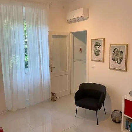 Casa In Con Piscina, Giardino E Posto Auto Trieste