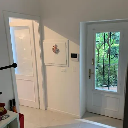 Apartamento Casa In Con Piscina, Giardino E Posto Auto