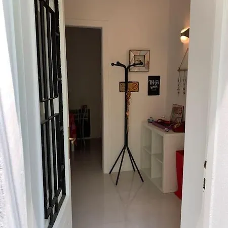 Casa In Con Piscina, Giardino E Posto Auto *