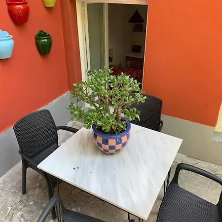 Apartamento Casa In Con Piscina, Giardino E Posto Auto