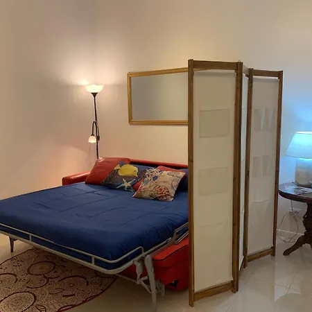 Casa In Con Piscina, Giardino E Posto Auto *