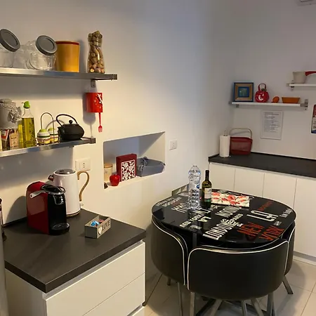 Casa In Con Piscina, Giardino E Posto Auto