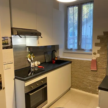 Casa In Con Piscina, Giardino E Posto Auto *