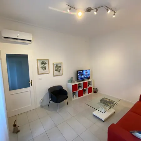 Apartamento Casa In Con Piscina, Giardino E Posto Auto